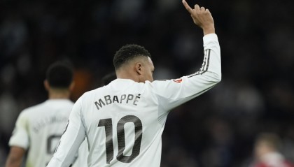 大乐透今日开奖-记者：姆巴佩在理疗师陪同下已经飞抵吉达，将前往酒店会合队友