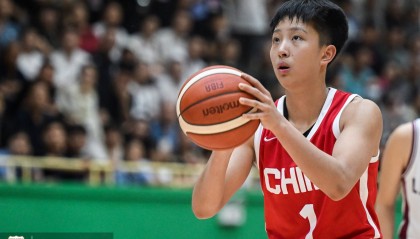 就靠你了！冉珂嘉连续2+1已拿14分7篮板 两项数据全队最高