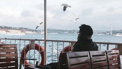 电竞赛事：现场热潮中的品牌力与个人成长