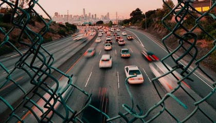 电竞赛事：现场热潮中的品牌力与个人成长