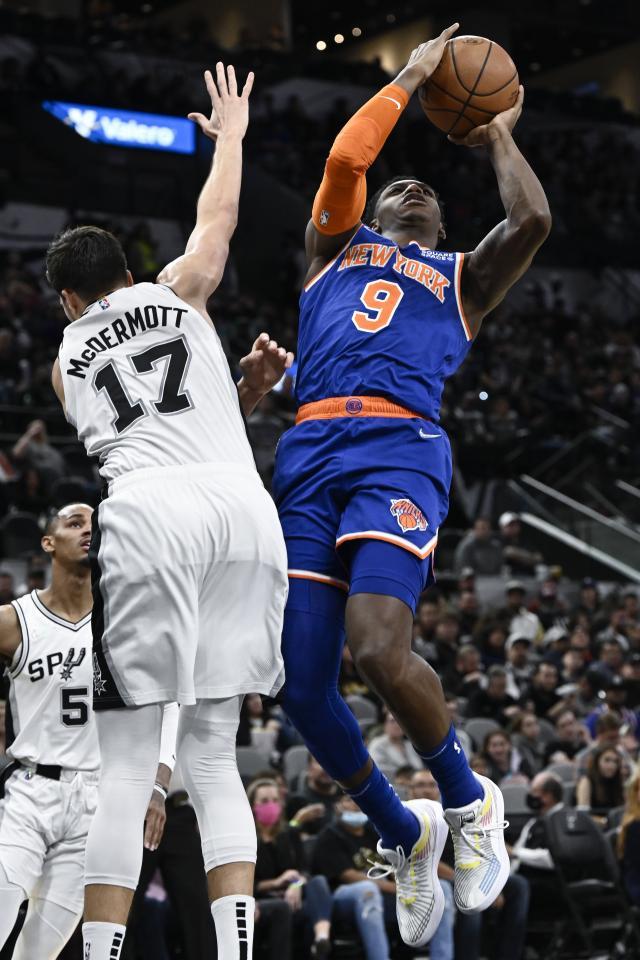 1638964587115000367.jpg Knicks_Spurs_Basketball.1.jpg